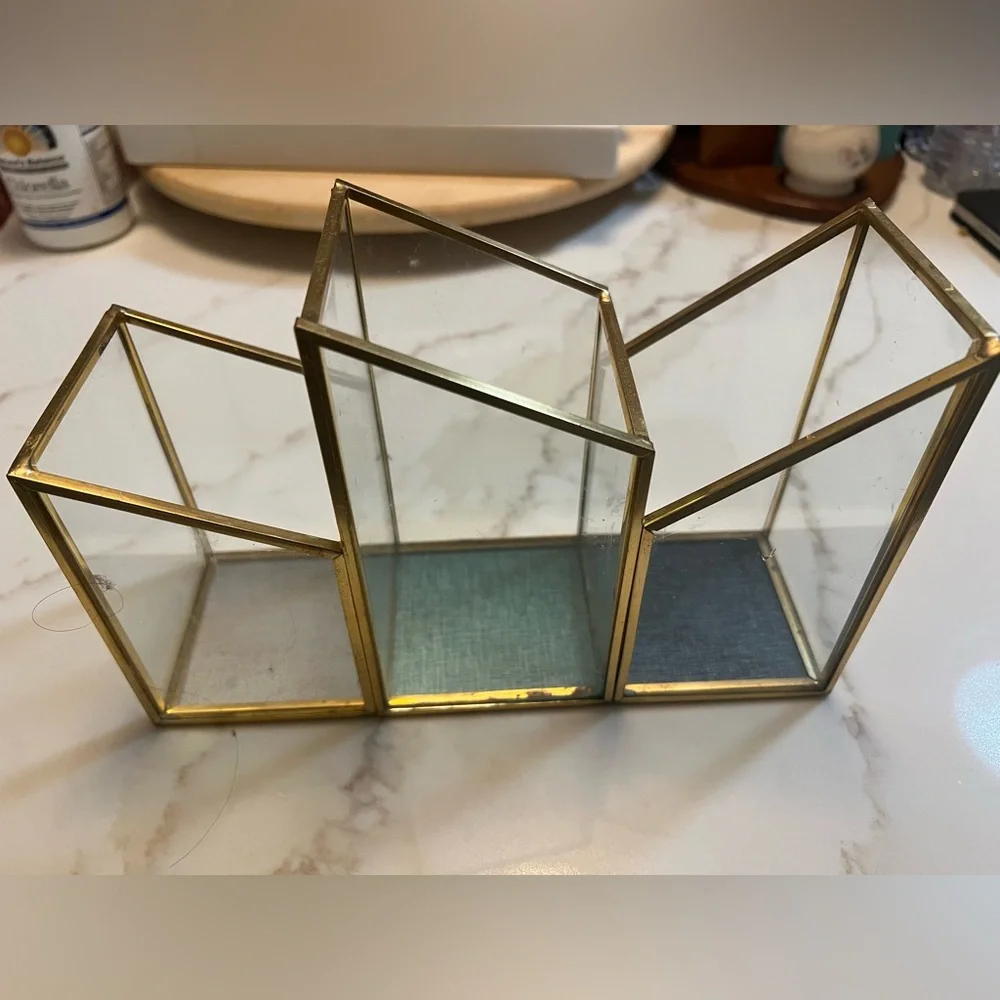Makeup brush holder